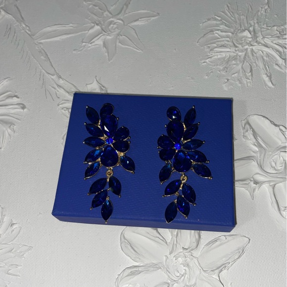 Vintage royalty earrings 💙 electric blue color BRAND NEW - Picture 4 of 4